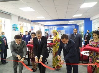 Qarshi shahrida Amerika kutubxonasi ochildi