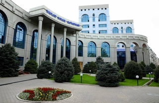 Президент Давлат солиқ қўмитасининг Маълумотларни қайта ишлаш маркази фаолияти билан танишмоқда