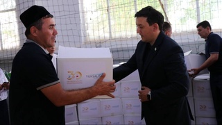 Акция «Хайрли»: пострадавшим из-за наводнения в Джизакской области семьям передана партия гуманитарной помощи