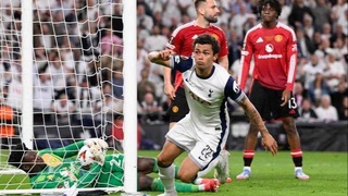 Гол Бреннана Джонсона принес «Тоттенхэму» победу над «Манчестер Юнайтед»