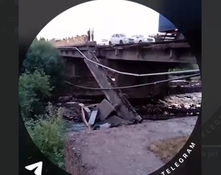 Angrenda koʻprikning bir qismi qulab tushishi oqibatida yoʻl vaqtincha yopildi