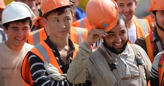 Россия меҳнат мигрантлари учун янги қоидалар жорий этади