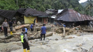 Индонезия ва Шарқий Тиморда кўчки ва сув тошқинлари 52 кишининг ҳаётига зомин бўлди