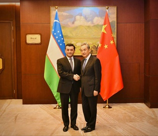 The Foreign Ministers of Uzbekistan and China exchanged views on further strengthening friendship and strategic partnership