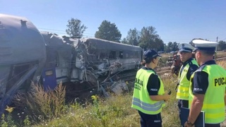 Польшада поезд ва юк машинасининг тўқнашиб кетиши оқибатида бир киши ҳалок бўлди