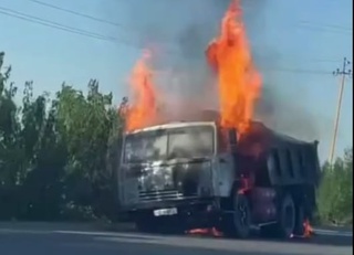 Хоразмда “Камаз“ ёниб кетди