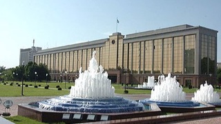 Қонун ижросини таъминлашда ҳокимлик раҳбарларининг масъулияти муҳокама қилинди