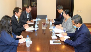 Буюк Британия элчиси: Замонавий жамият ва давлатда қийноқларга умуман жой бўлмаслиги керак