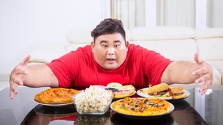 В Китае начнут штрафовать за пропаганду обжорства