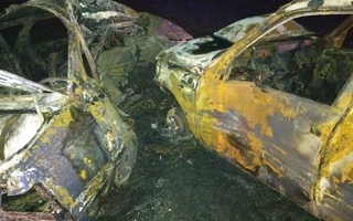 Oqoltinda ikki avtomashina toʻqnashib, yonib ketdi