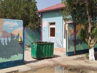 На пунктах сбора твердых бытовых отходов в четырех районах Навоийской области установлены мусорные контейнеры для батареек