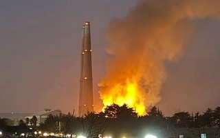 В Калифорнии эвакуировали 1 500 человек из-за пожара на заводе аккумуляторов