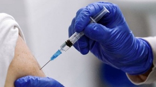 Главврач 1-й инфекционной больницы Зангиаты заявил о том, что серьезные осложнения от «омикрон»-штамма возникают редко и призвал население к вакцинации