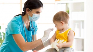 ЮНИСЕФ: из-за борьбы с COVID-19 дети не получают прививок от других опасных инфекций