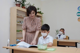 Ziroat Mirziyoyeva Nukus shahridagi 4-sonli ixtisoslashtirilgan kar va eshitish qobiliyati zaif bolalar maktab-internatiga tashrif buyurdi