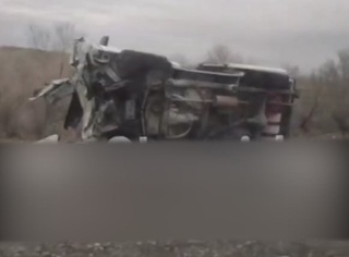 Навоийда “Дамас“ ҳайдовчиси бошқарувни йўқотиб “Cobalt” билан тўқнашди