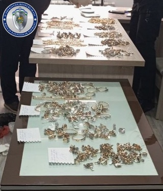 Qirgʻizistondan 5,2 mlrd soʻmlik tilla buyumlarni noqonuniy olib kelgan shaxs ushlandi