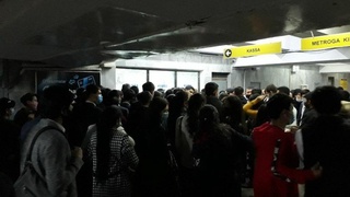 Метро кассаси атрофида тирбандлик юзага келди