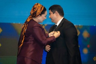 Өзбек кинорежиссёры «Мақтымқулы Пырағый» медалы менен сыйлықланды