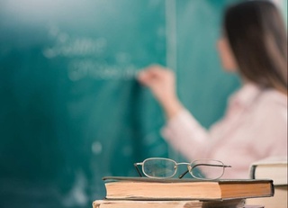 Устоз — нур сочувчи йўлчи юлдуз