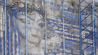 Лавҳаи "Духтари кокулдор" тарҳи нави кинотеатри "Premier Hall"-ро муайян мекунад