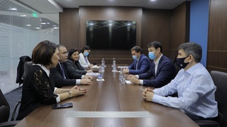 Посол Казахстана в Узбекистане привился вакциной ZF-UZ-VAC2001