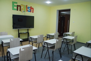 B2 сертификати йўқ инглиз тили фани ўқитувчилариига йил охиригача ишлашга рухсат берилди