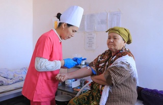 Аўыл турғынлары медициналық тексериўден өткерилди