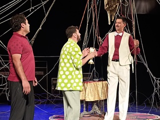 "Ўғрини қароқчи урди" саҳналаштирилди