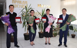 “Янги Ўзбекистон” ва “Правда Востока” газеталари ходимлари “Меҳр-саховат” кўкрак нишонлари билан тақдирланди