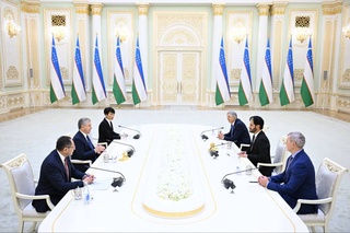 Президенти Ӯзбекистон нақшаҳои рушди ҳамкорӣ бо Федератсияи байналмилалии автомобилиро дастгирӣ кард