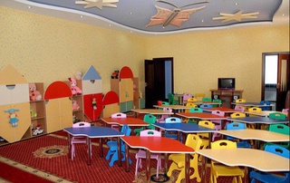 Қамтып алыў 100 процентке шамалас: Мектепке шекемги билимлендириў системасындағы өзгерислер алыс аўыл адамларының турмысында көзге тасланбақта