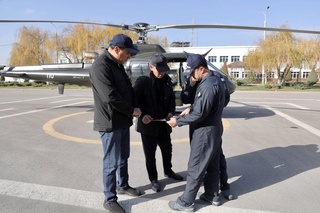 Дар вилояти Тошканд барои муайян кардани манбаъҳои ифлосшавии атмосфера патрулии вертолётӣ роҳандозӣ гардид