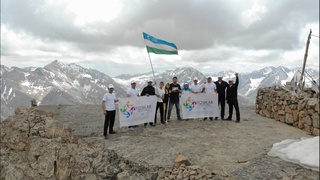 Қашқадарёда Ўзбекистондаги энг баланд чўққига юртимиз байроғи ўрнатилди