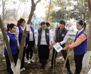 Institutda uchta bog' barpo etildi