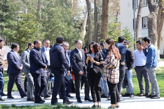 Талабалар ишли бўляпти