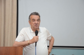 Ayrim yoshlar savod borasida uyaltirib qoʻyishyapti — Tolib Hojiyev