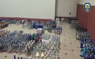 Фарғонада истеъмолга яроқсиз алкоголь маҳсулотларини сотаётган савдо дўкони фош бўлди