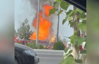 Andijonda propan tashuvchi avtomobildan gazni toʻkish vaqtida yongʻin kelib chiqdi