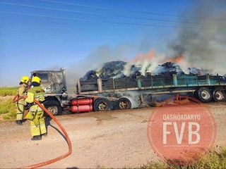 Қаршида "Камаз"га ортилган сомон ёниб кетган