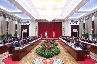 Бош вазир бошчилигидаги мамлакатимиз ҳукумати делегацияси Хитойга ташриф буюрди