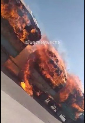 Навоийда трактордаги уч прицеп сомон ёниб кетди 