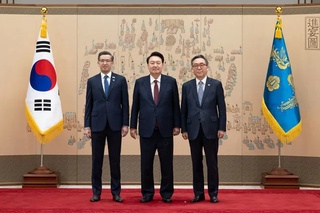 Oʻzbekistonning yangi tayinlangan elchisi Janubiy Koreya prezidentiga ishonch yorliqlarini topshirdi