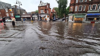 Лондондаги сув тошқини сабаб 8 та метро станцияси ёпилди