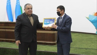 Навоийдаги 2 та мактаб директори олган мукофотини нималарга сарфлади?