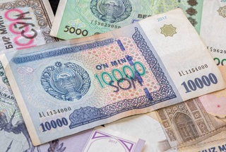 Поврежденная купюра: что делать, если банкнота порвана, грязная или мятая?