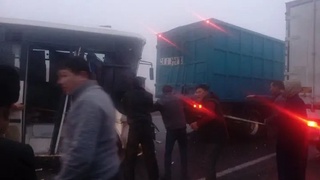 Жиззах довонида йўлнинг музлаши сабаб автоҳалокатлар содир бўлмоқда