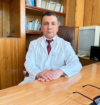 Шаҳоб Ҳамроев портретига чизгилар