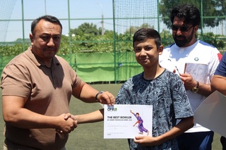 Тошкентлик ёш крикетчилар ғолибликни тантана қилди