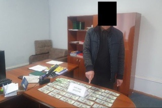 Samarqandda hokim yordamchisi, t`yutor va yana bir shaxs pora bilan ushlandi